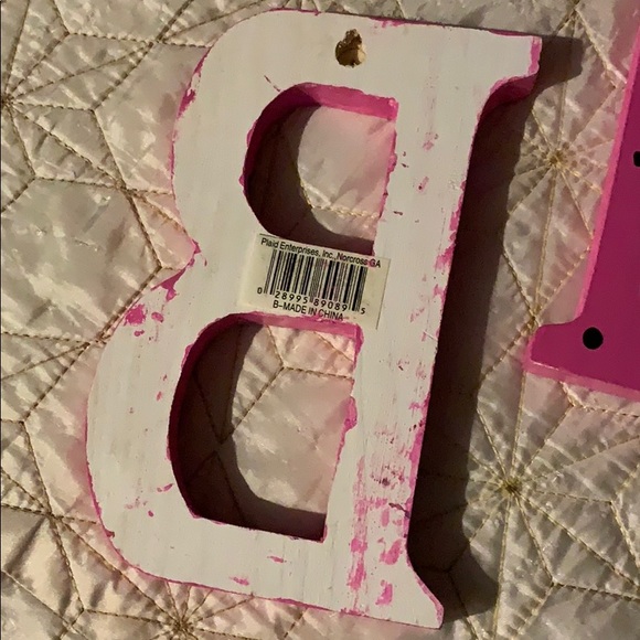BREANNA Wooden letters of hot pink black dots - Picture 4 of 5